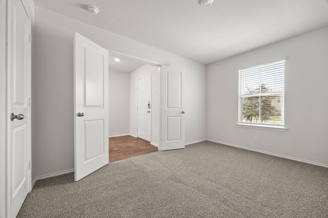 Building Photo - **4 Weeks free!!** Like New in Redbird Ranch!