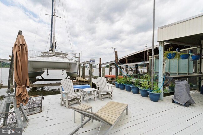 Foto del edificio - 36 Shore Dr