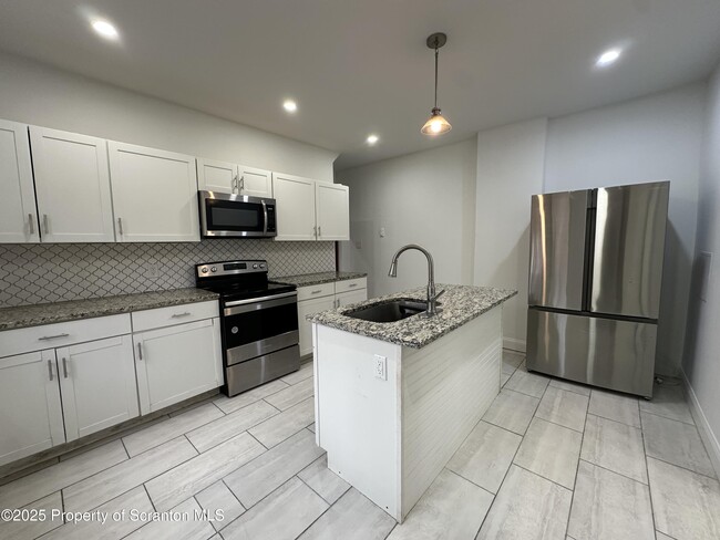 Building Photo - 5 Robert St