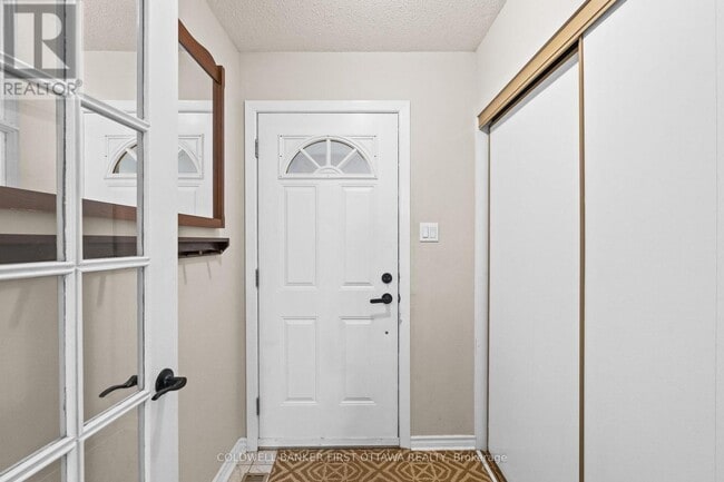 Photo du bâtiment - 115 McClellan Rd