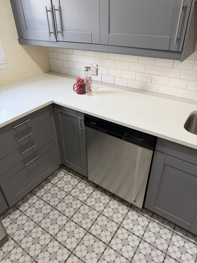 Dishwasher - 3714 Stevens Ave