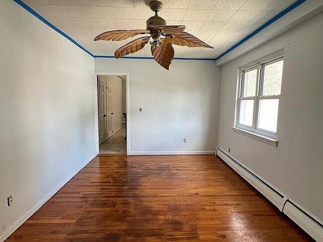 Foto del edificio - 2422 Wilson Ave