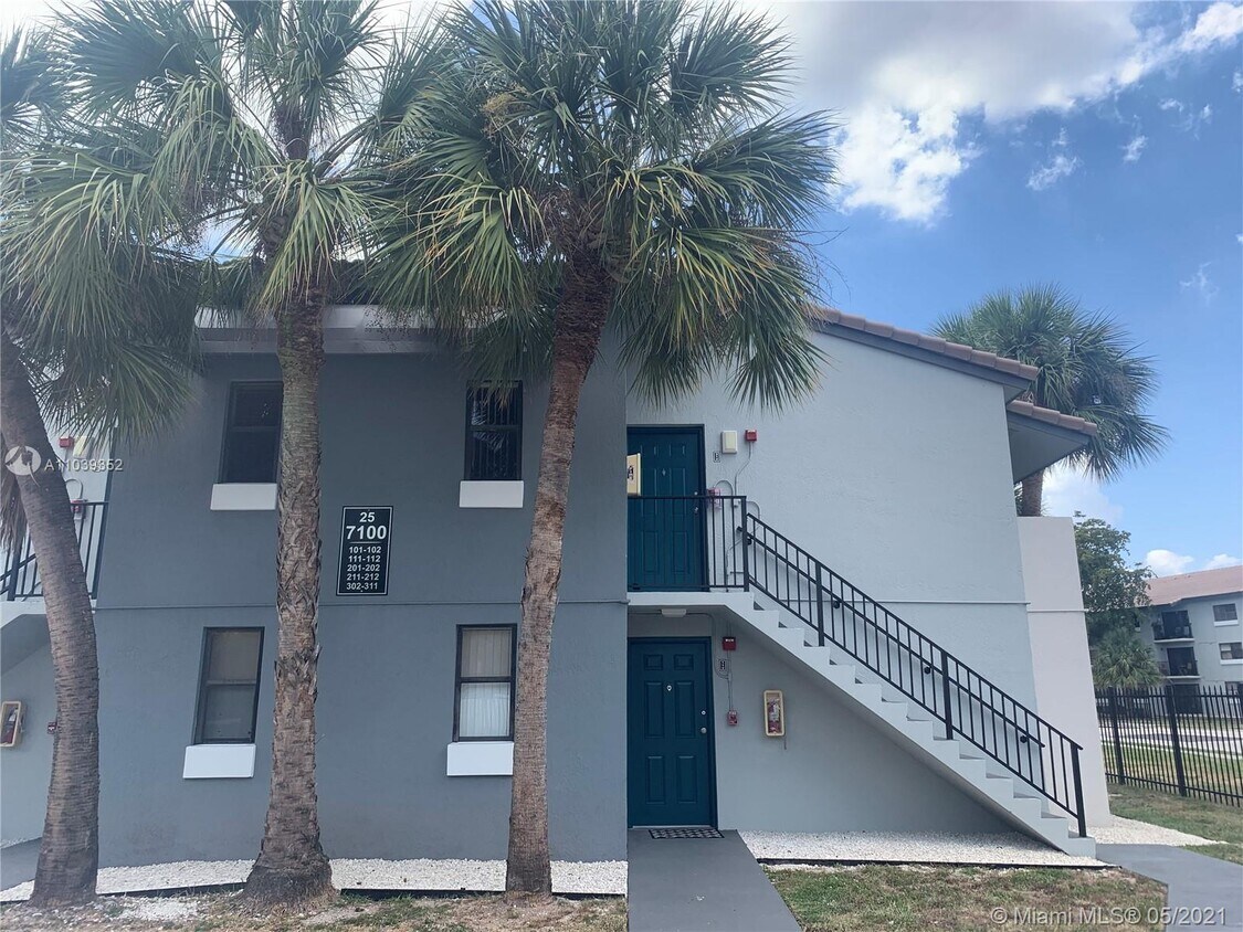 Primary Photo - 7100 NW 179th St