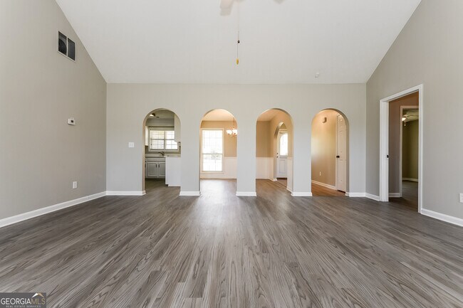 Building Photo - 215 Ashton Dr