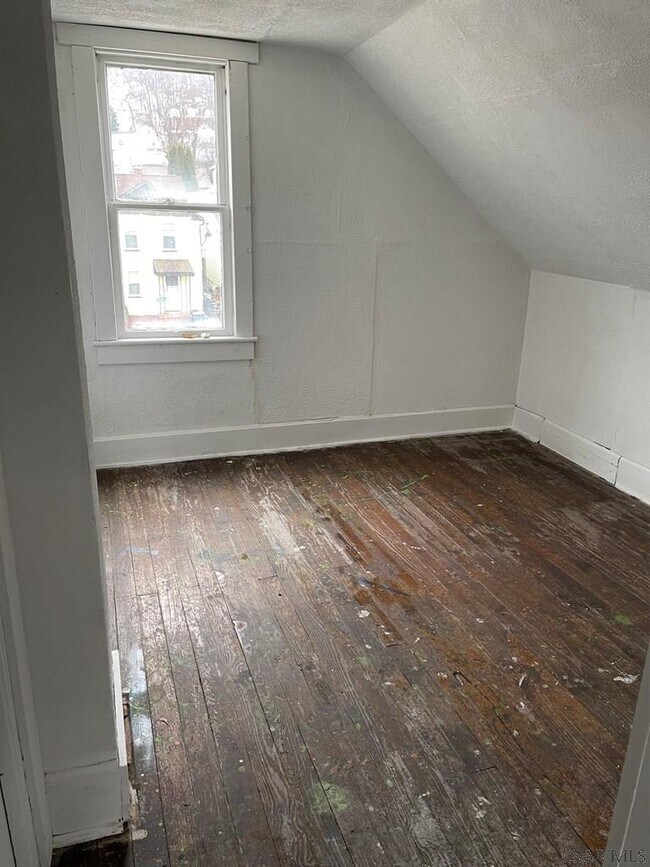 Building Photo - 746 Highland Ave