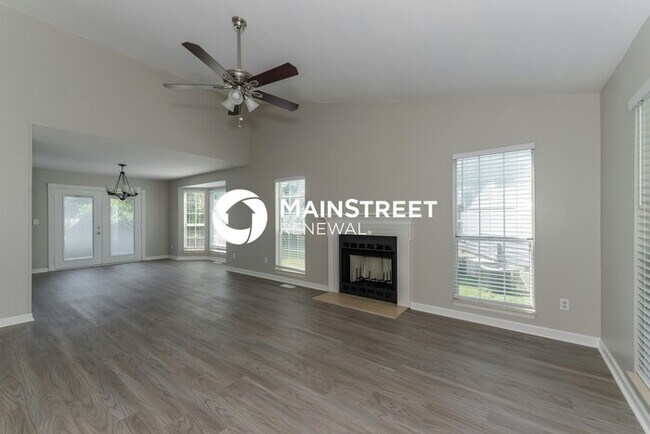 Foto del edificio - 4 Bedroom Pet-Friendly Home in Hendersonville, TN with Main Street Renewal