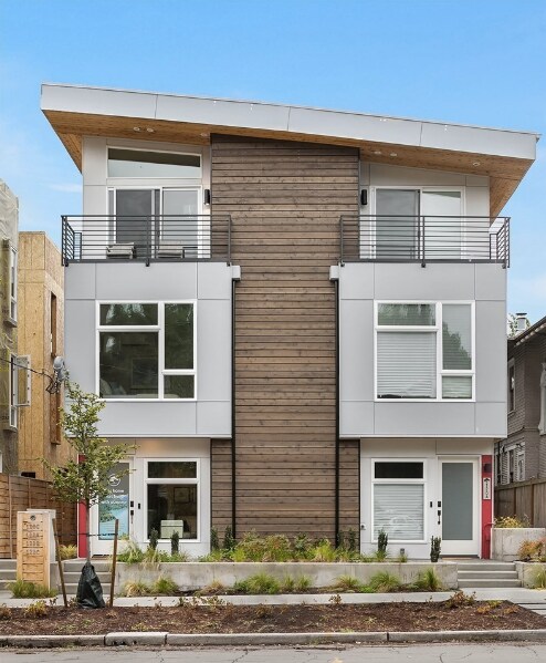 Primary Photo - 122 17th Ave E
