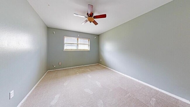 Building Photo - 2205 N Memorial Ct