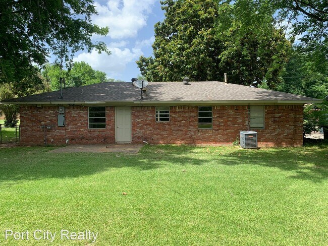 Building Photo - 3 br, 1.5 bath House - 1125 Baythorne Dr.