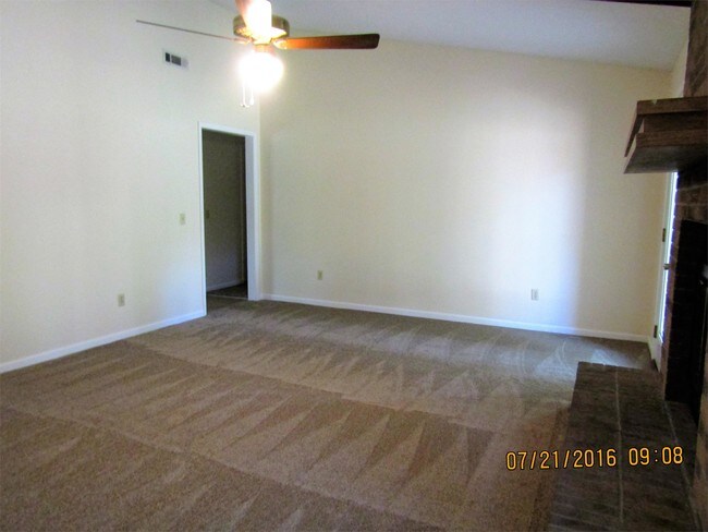 Building Photo - 313 Ridgeway Dr
