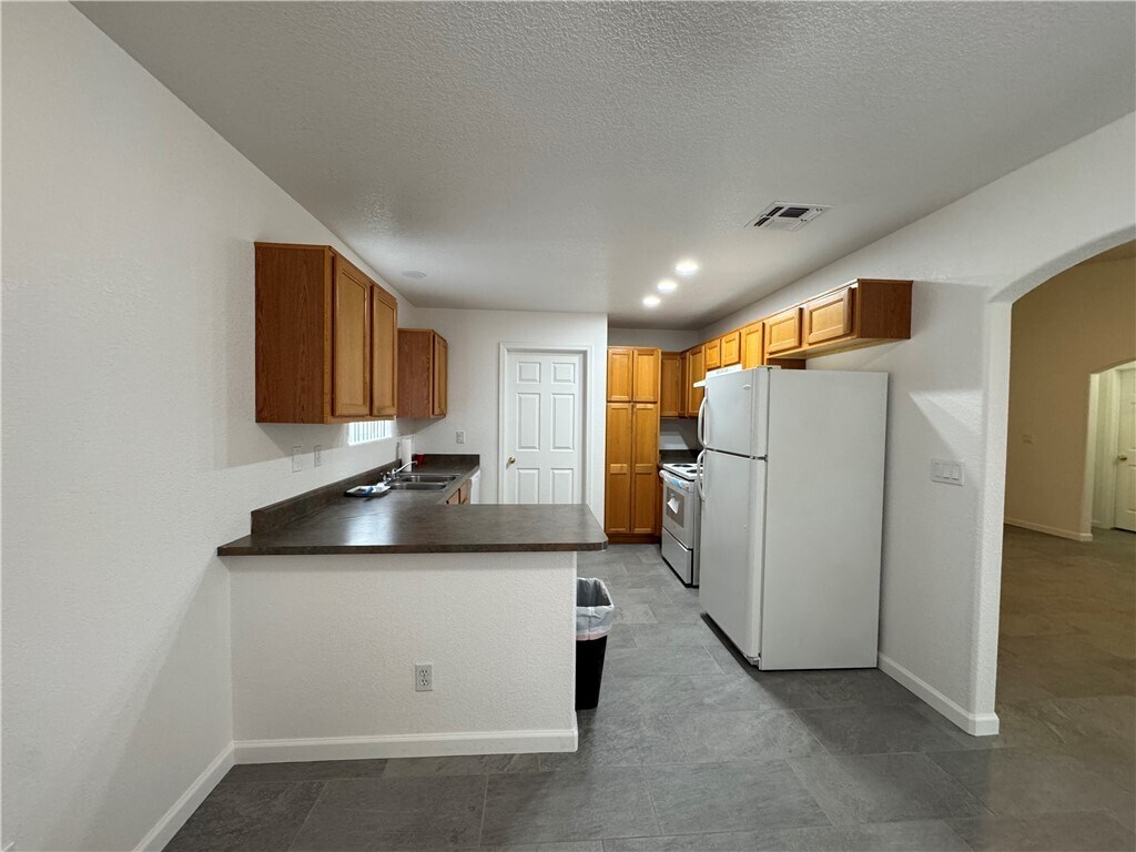 Foto del edificio - 3442 Sunriver Rd