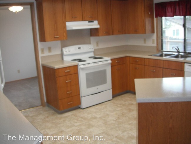 Building Photo - 3 br, 2.5 bath House - 3502 NE 160th Street