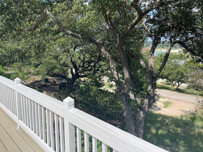 Building Photo - NEW ON MARKET !!