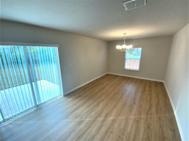 Building Photo - 158 Carmelite Ave NW