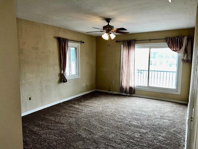 bedroom 1 - 1301 E US Highway 24