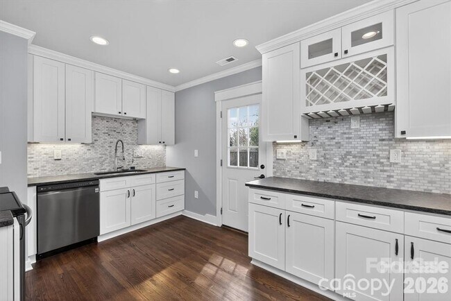 Building Photo - 307 E Peterson Dr