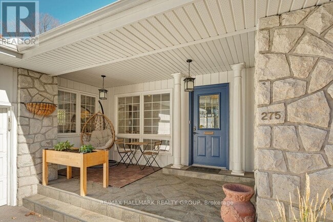 Photo du bâtiment - 275 Crocus Ave