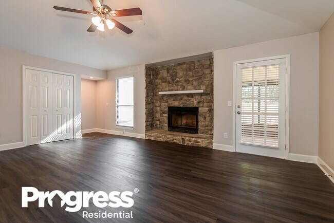 Building Photo - 1621 Windy Oaks Dr W