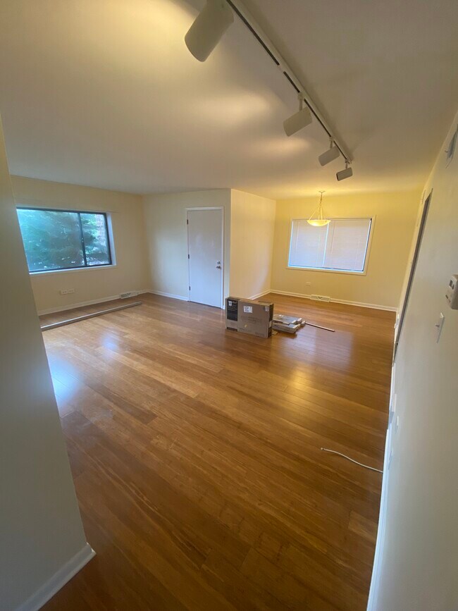 Building Photo - 1645 S Mannheim Rd