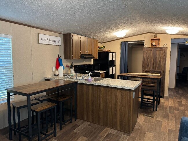 Building Photo - 9346 FL-20