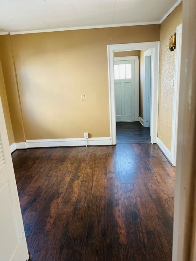 Building Photo - 1st floor 1 bedroom apartment ready now