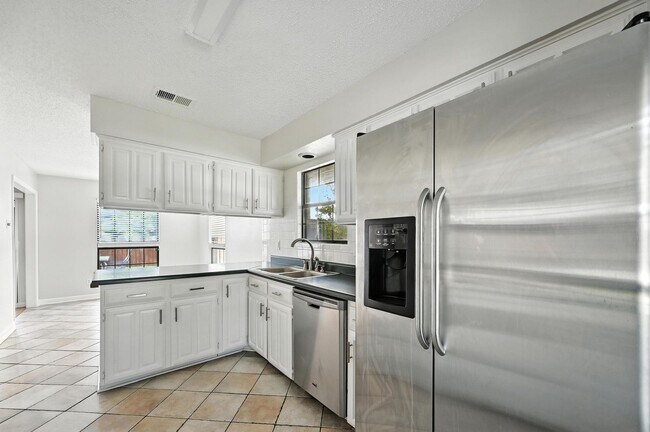 Foto del edificio - Beautiful 4-Bedroom Home in Sought-After Plano