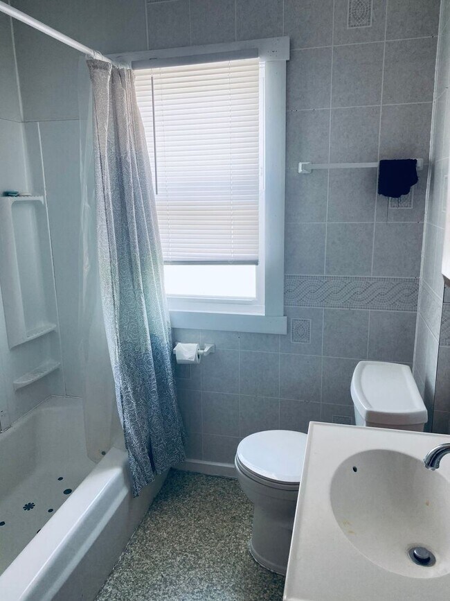 Foto del edificio - 2 br, 1 bath House - 453 Baldwin Ave