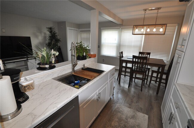 Foto del edificio - 34 Arrowhead Way S