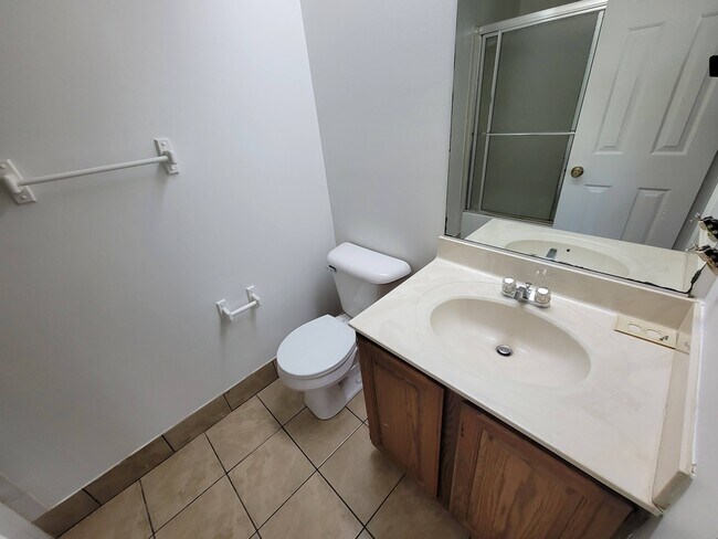 Building Photo - 921 Wildwood Square Ct