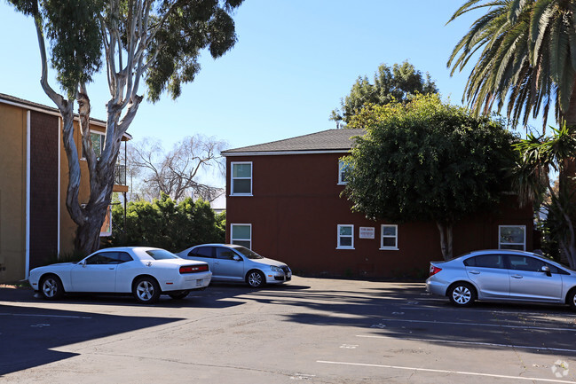 Foto del edificio - Pueblo Village Apartments