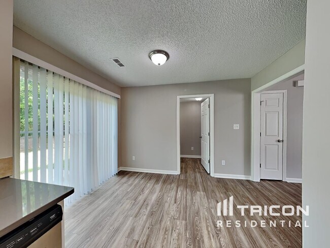 Foto del edificio - 13006 Planters Row Dr
