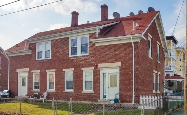 Foto del edificio - 724 N Main St