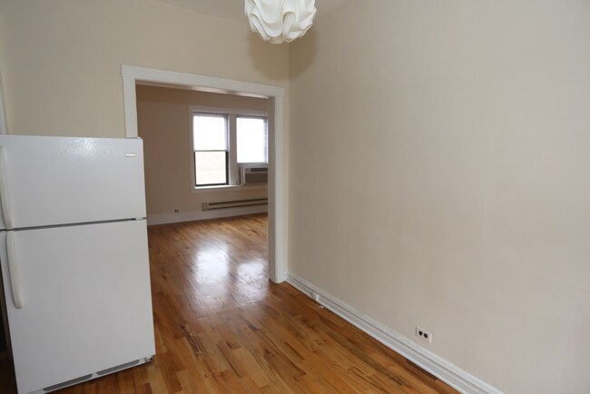 Building Photo - 3722 N Pine Grove Ave