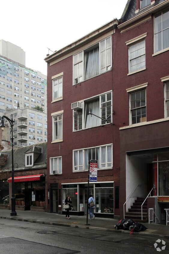 Foto del edificio - 24 W 8th St