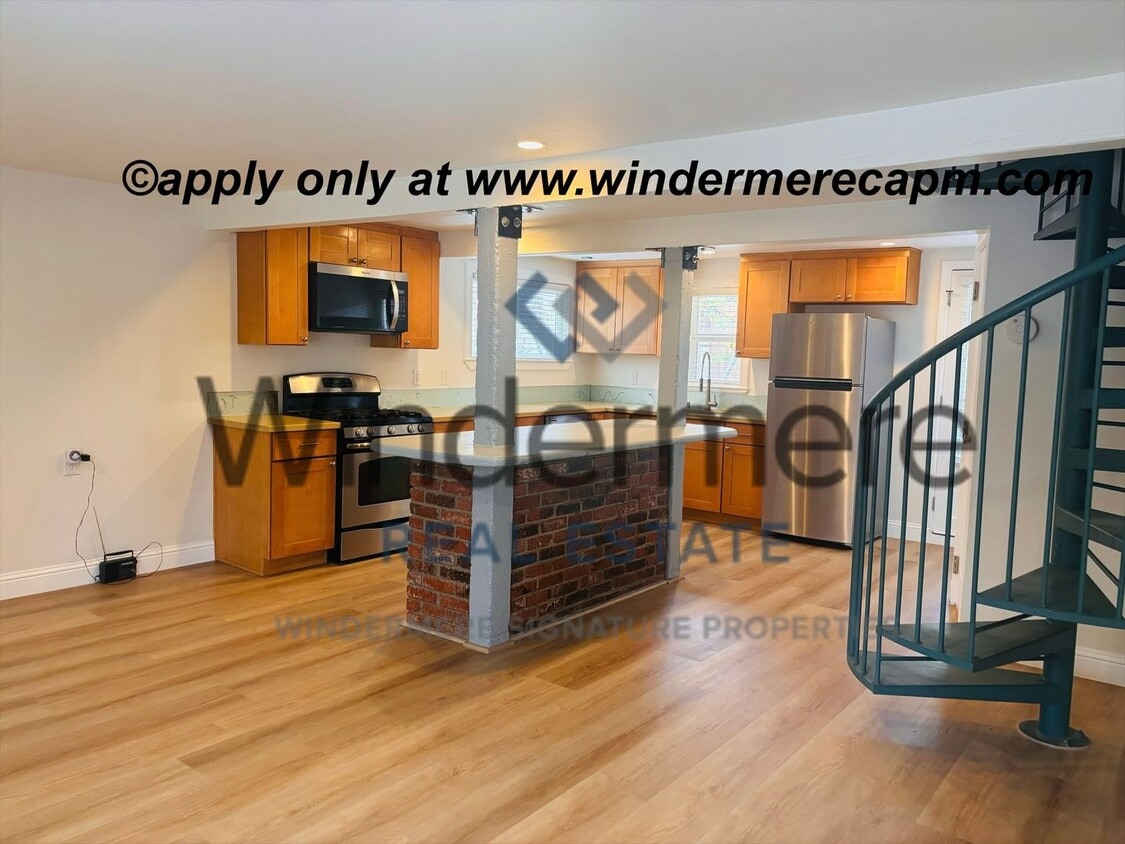 Charming, Bright & Clean 2-Story Home with Dual Balconies on 37th St! - Charming, Bright & Clean 2-Story Home with...