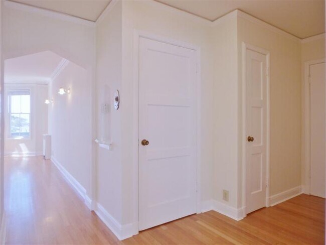 Building Photo - 1 bedroom in San Francisco CA 94122