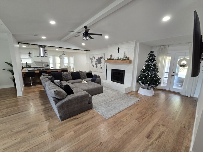 Foto del edificio - 5509 Edgewater Cir