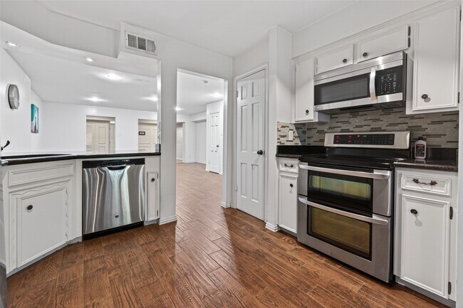 Foto del edificio - 5530 Holly St