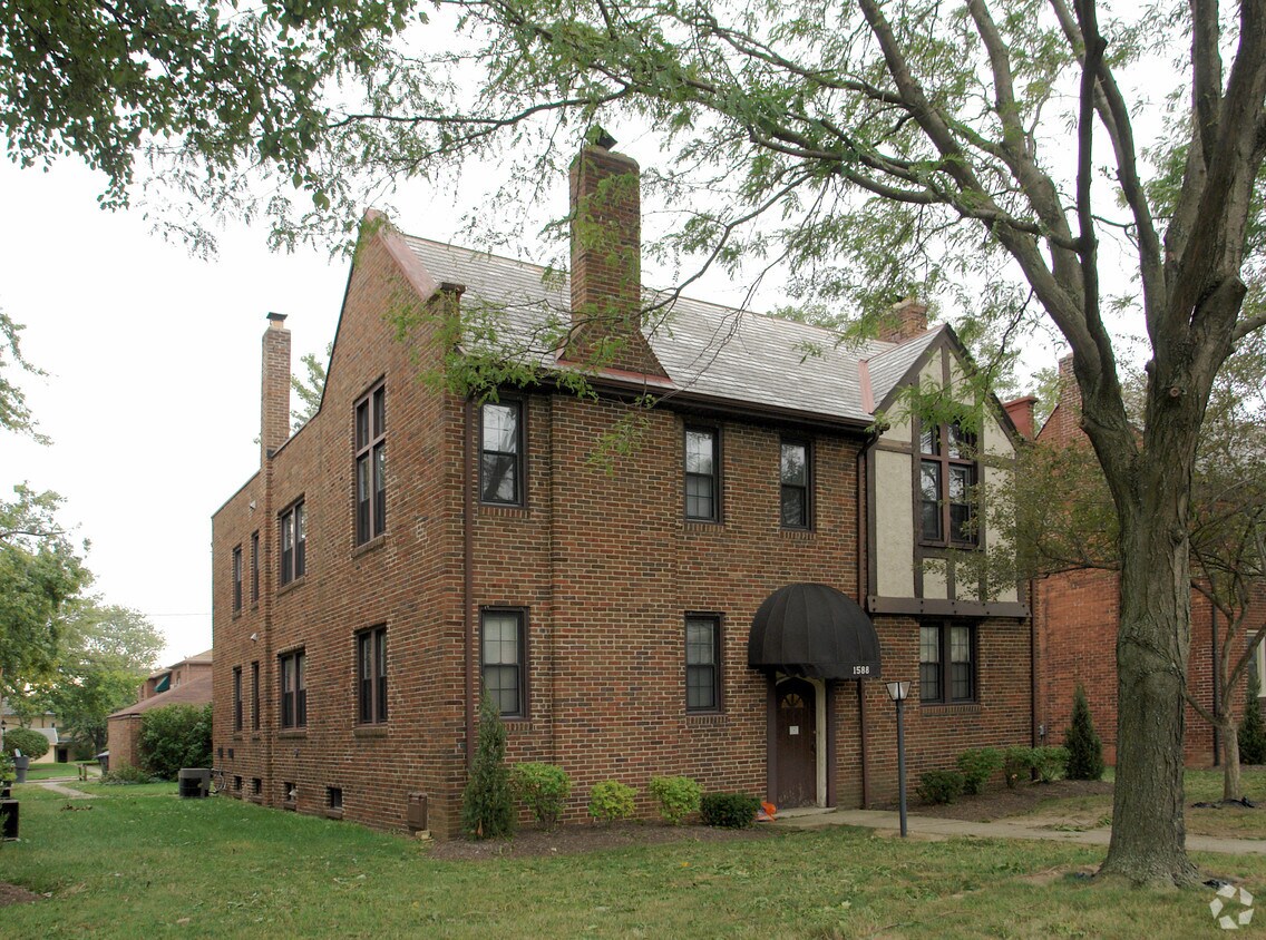 Foto principal - 1588 Northwest Blvd