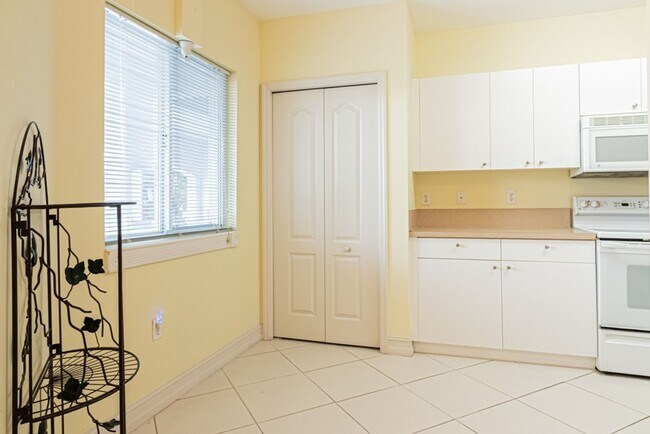 Foto del edificio - Peaceful Preserve-View Condo in Gated Blue Heron