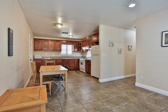 Building Photo - 1374 W 35th Pl