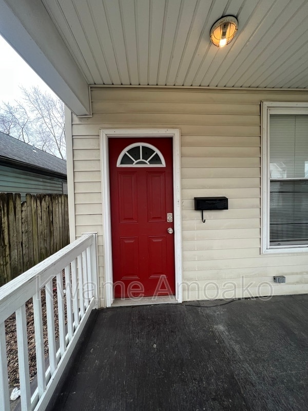 Building Photo - 583 E Starr Ave