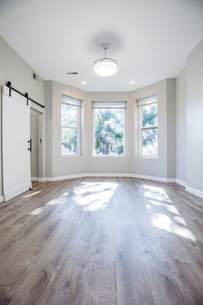 Foto del edificio - 3556 N Wilton Ave