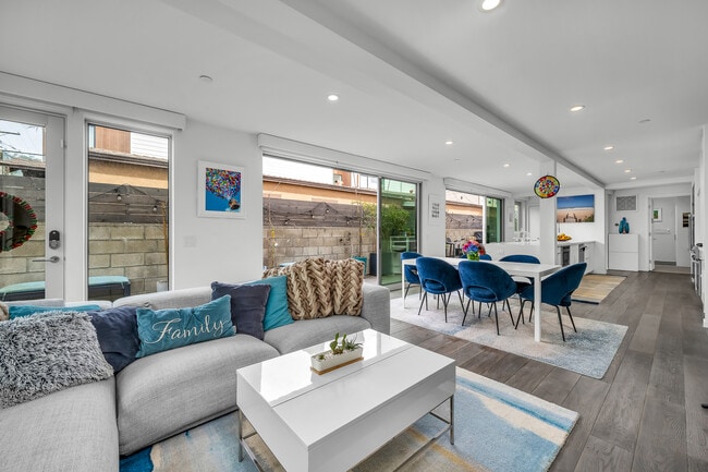 Ultra modern interiors - 718 Marine St
