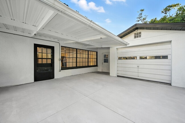 Building Photo - 4613 W Fair Oaks Ave