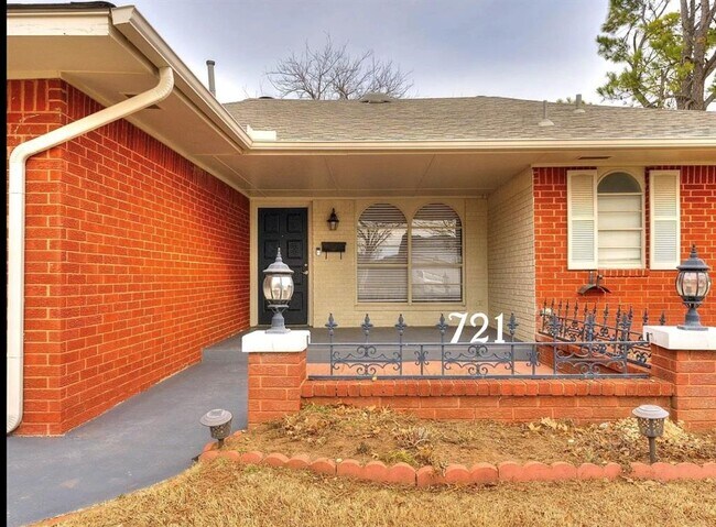 Foto del edificio - 721 Claremont Dr