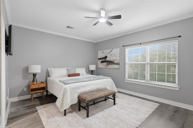 Building Photo - 9003 Bayview Cove Dr