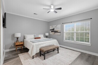 Building Photo - 9003 Bayview Cove Dr