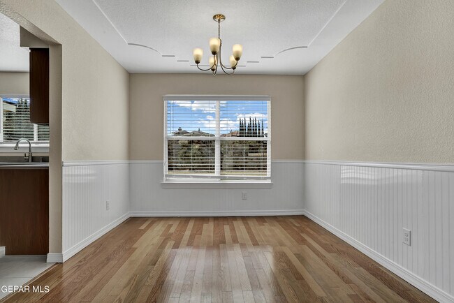 Foto del edificio - 6756 Bear Ridge Dr