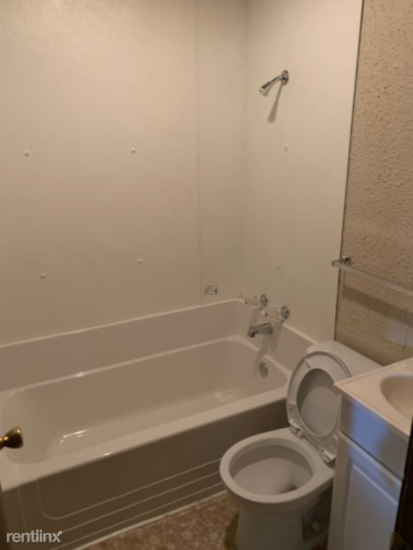 Building Photo - 3 br, 1 bath House - 405 W Hoover St